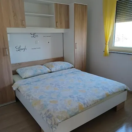 아파트 Suncev Sjaj 르티나
